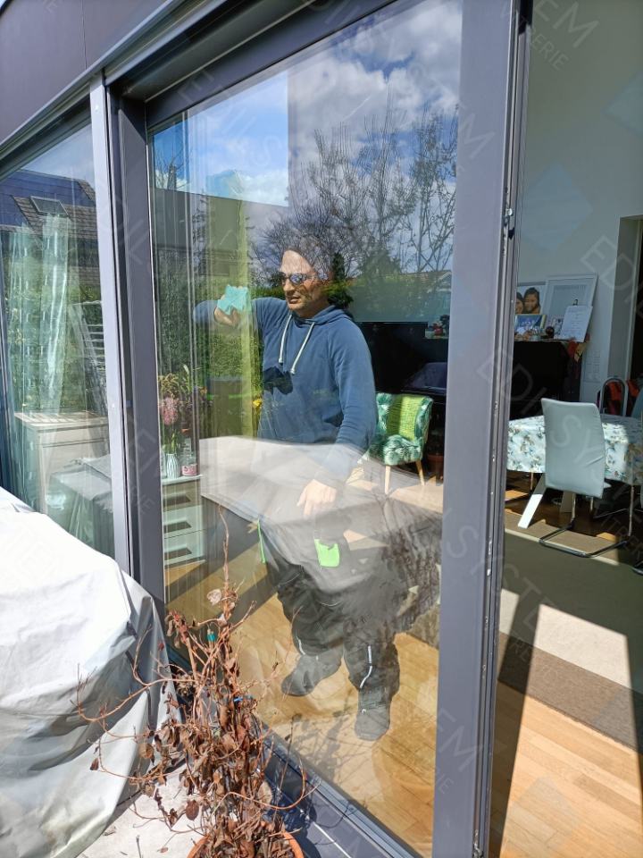 Intervention sur façade vitrée – EDILSYSTEM